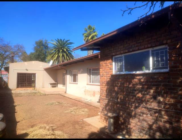 6 BEDROOM HOUSE FOR SALE IN ANNADALE